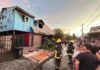 VIOLENTO INCENDIO DESTRUYÓ UNA VIVIENDA Y DEJÓ OTRA CON SERIOS DAÑOS EN LA ISLA