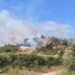 TRABAJO MANCOMUNADO PARA COMBATIR INCENDIO FORESTAL EN EL DURAZNO