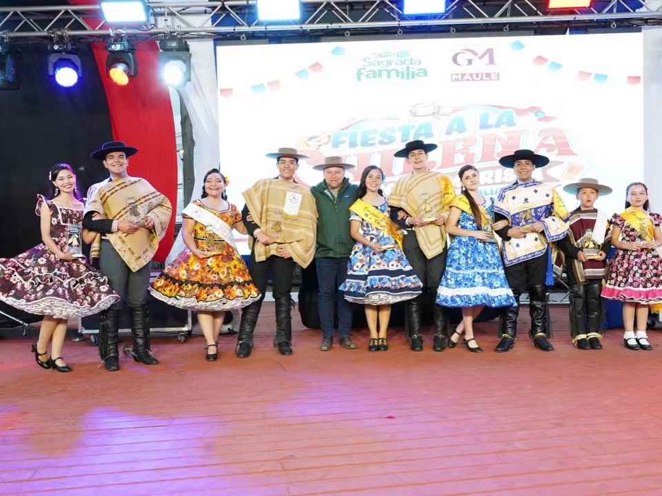 FIESTA «A LA CHILENA» EN PLAZA DE SAGRADA FAMILIA